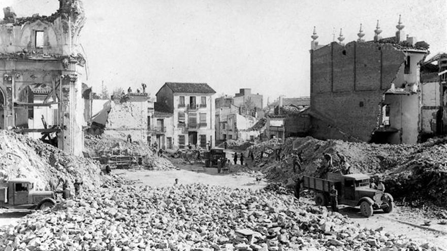 Así quedó el primer templo de Nules, destruido por las bombas durante la guerra civil.