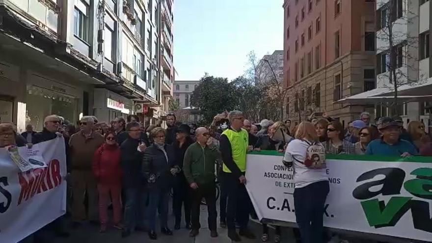Medio millar de personas clama por los problemas sanitarios de Cáceres