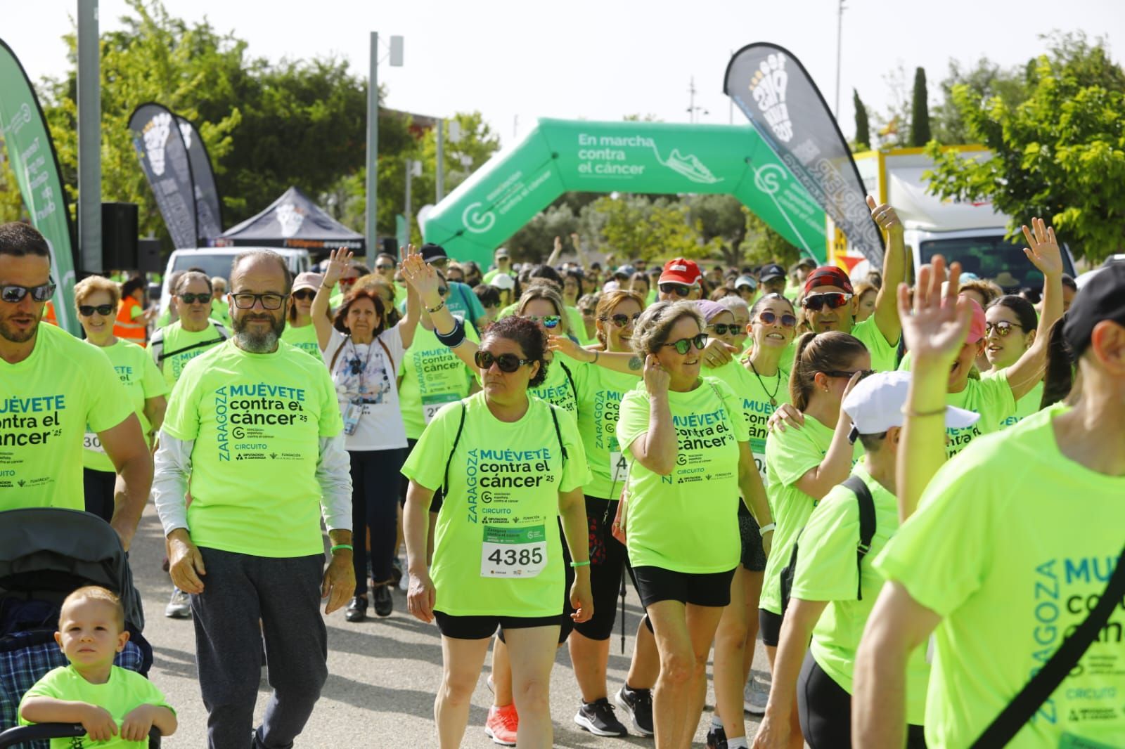 En imágenes | Miles de personas corren contra el cáncer en el Parque del Agua de Zaragoza
