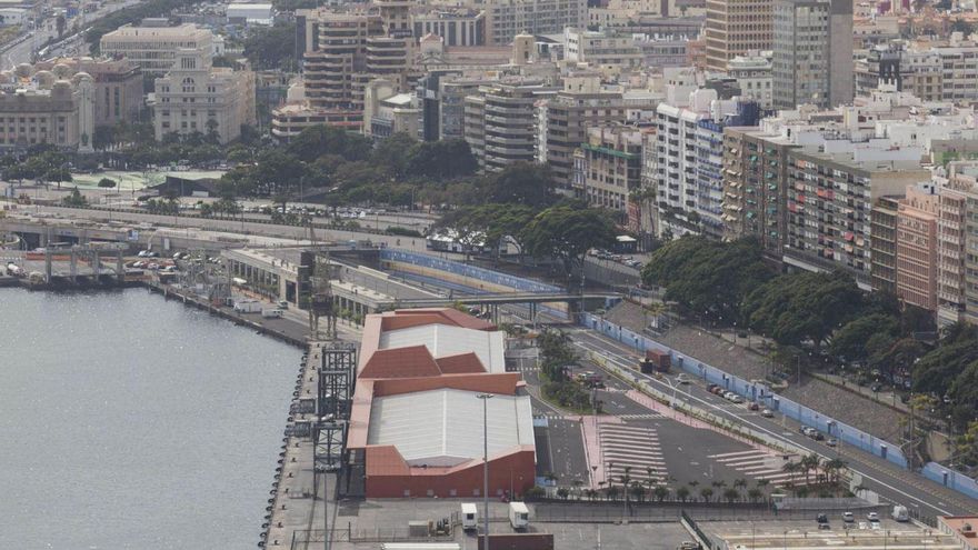 Panorámica del municipio de Santa Cruz de Tenerife, desde su Puerto. | | E. D.