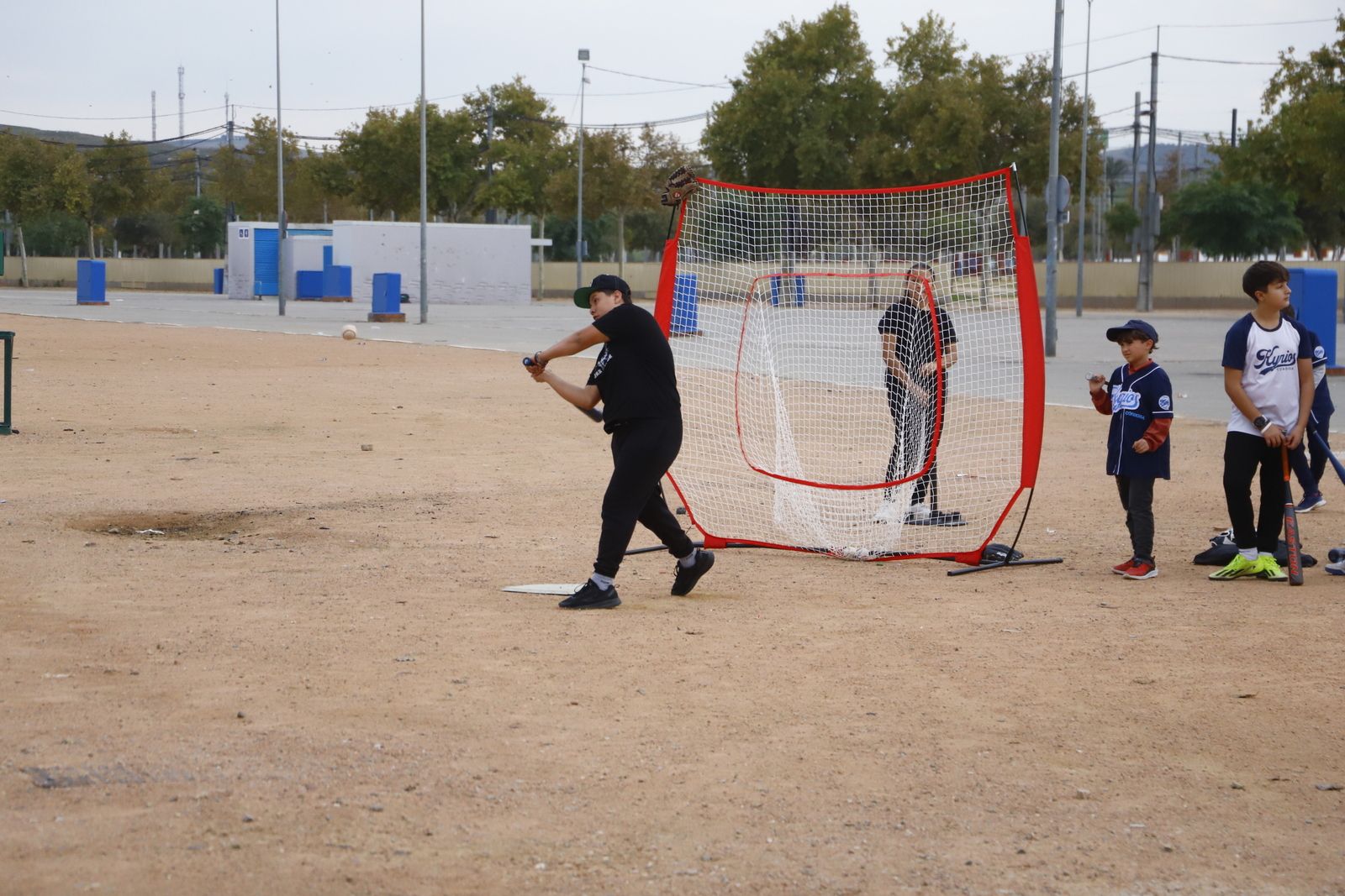 El béisbol une a cordobeses y migrantes en el club Kyrios