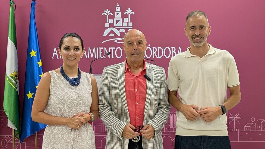 Mamen González, Antonio Hurtado y Ángel Ortiz, concejales del PSOE.
