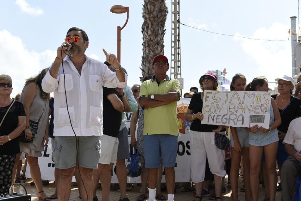 Protestas por el estado del Mar Menor en Los Nieto