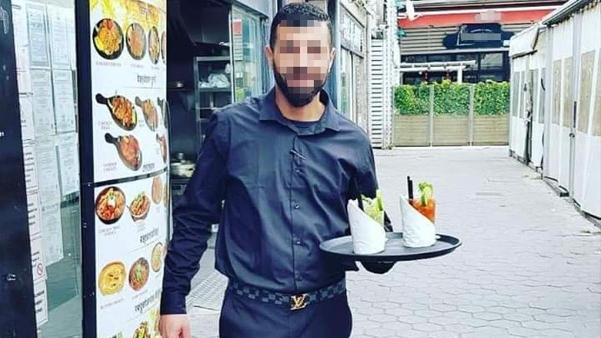 Fue camarero en un local del paseo marítimo de Barcelona hasta que la crisis del covid-19 lo dejó sin trabajo