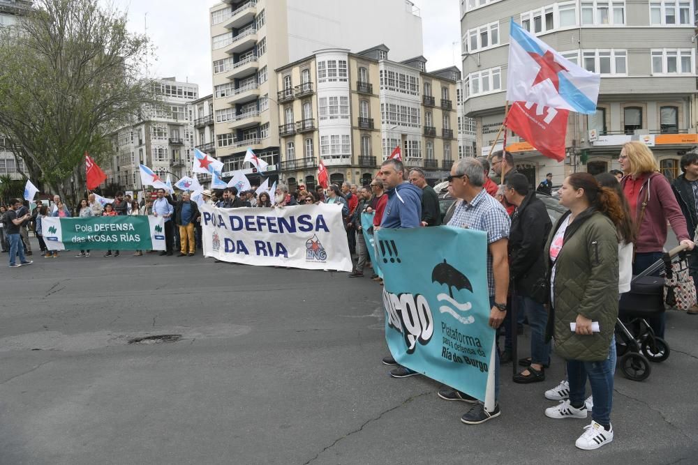 Manifestación en defensa de la ría de O Burgo