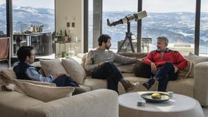 Jason Schwartzman (Hugo), Ramy Youssef (Jeff) y Steve Carell (Randall) en Mountainhead