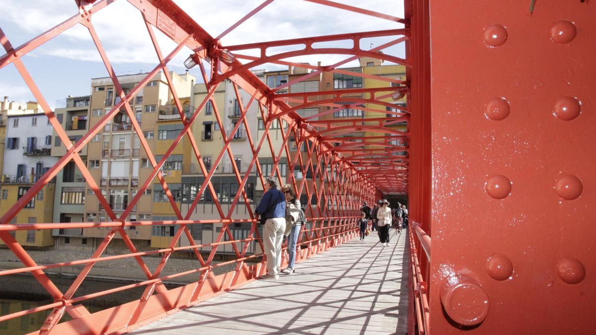 Girona acaba els treballs de neteja i pintura del pont de les Peixateries Velles