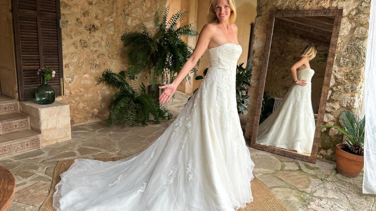 Ihr Brautkleid will Martina Hirschmeier stark abgeändert bald wieder zu anderen Anlässen tragen.