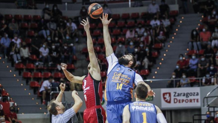 Bojan Dubljevic, en un partido que le lleva a superar otro récord en el Valencia Basket. | ACB PHOTO / E. CASAS