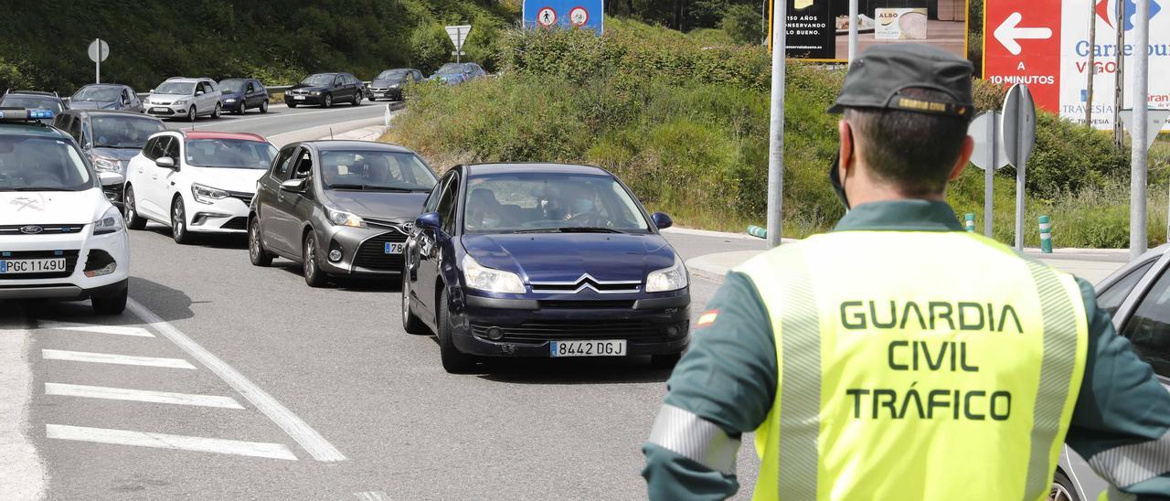 Un agente de la Guardia Civil en Vigo