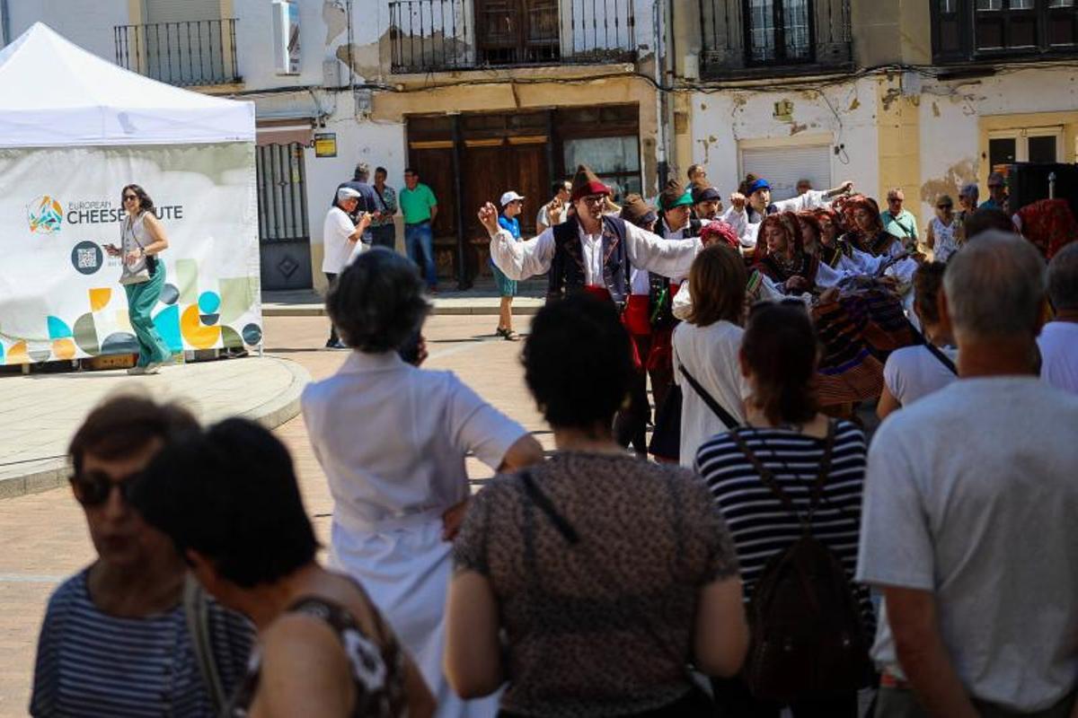 La Feria del Queso inunda las calles de Fuentasaúco La Feria del Queso inunda las calles de Fuentasaúco