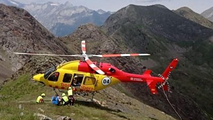 Un helicòpter d&#039;emergències, en un rescat de muntanya