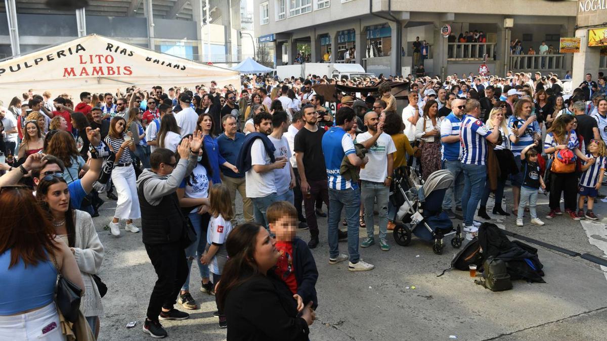 La afición celebra el Día de las Peñas en Riazor | CARLOS PARDELLAS