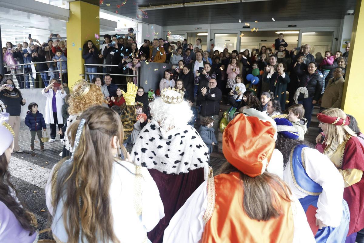 Los Reyes Magos fieles visitan a los pacientes del Hospital Provincial de Conxo Los Reyes Magos fieles visitan a los pacientes del Hospital Provincial de Conxo