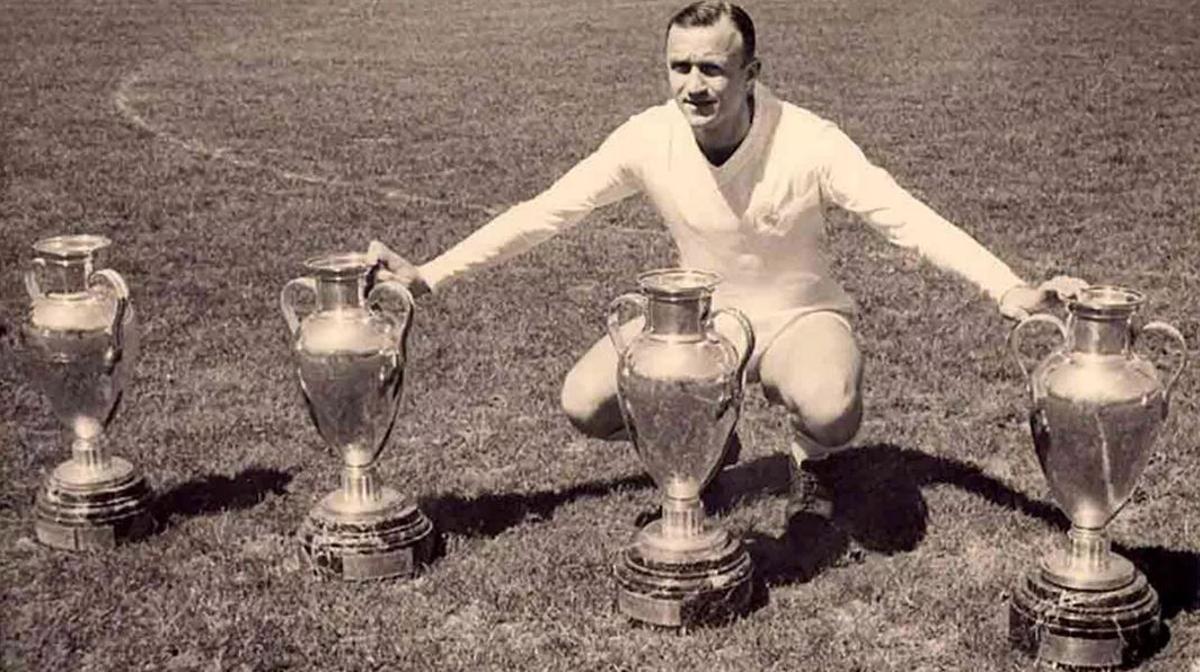 El exjugador del Real Madrid Santamaria