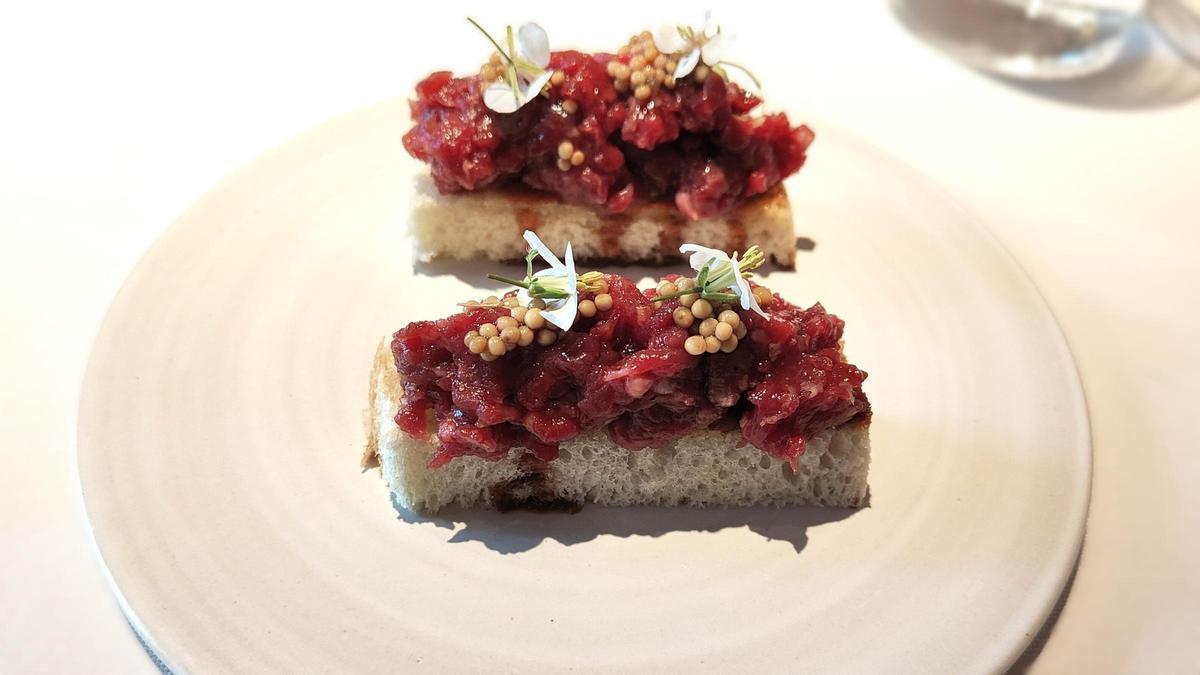 La tostada con picaña y mostaza de Sisè.