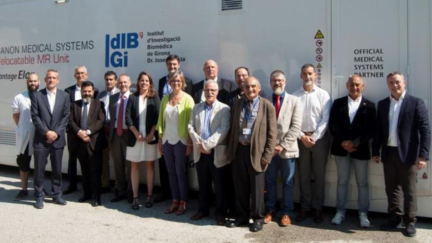 Els representats de les institucions i empreses que participen al projecte.