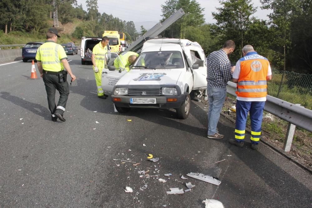 Accidente múltiple en la circunvalación de Ponteve