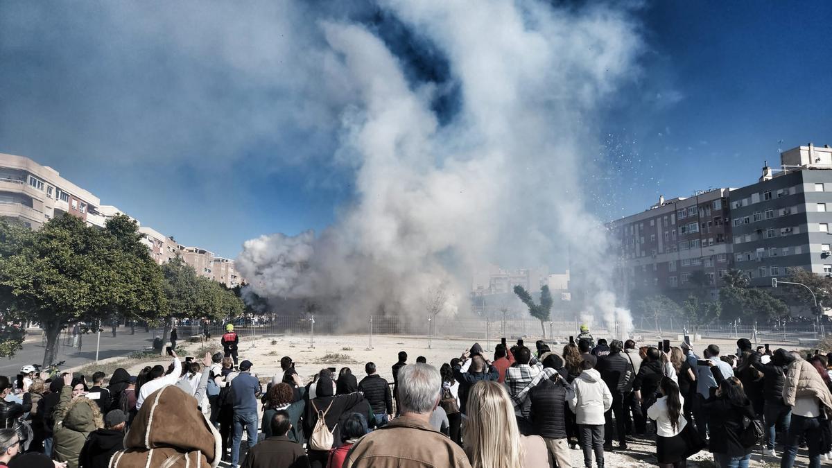 Segunda mascletà de 2023 en el barrio de Tómbola.