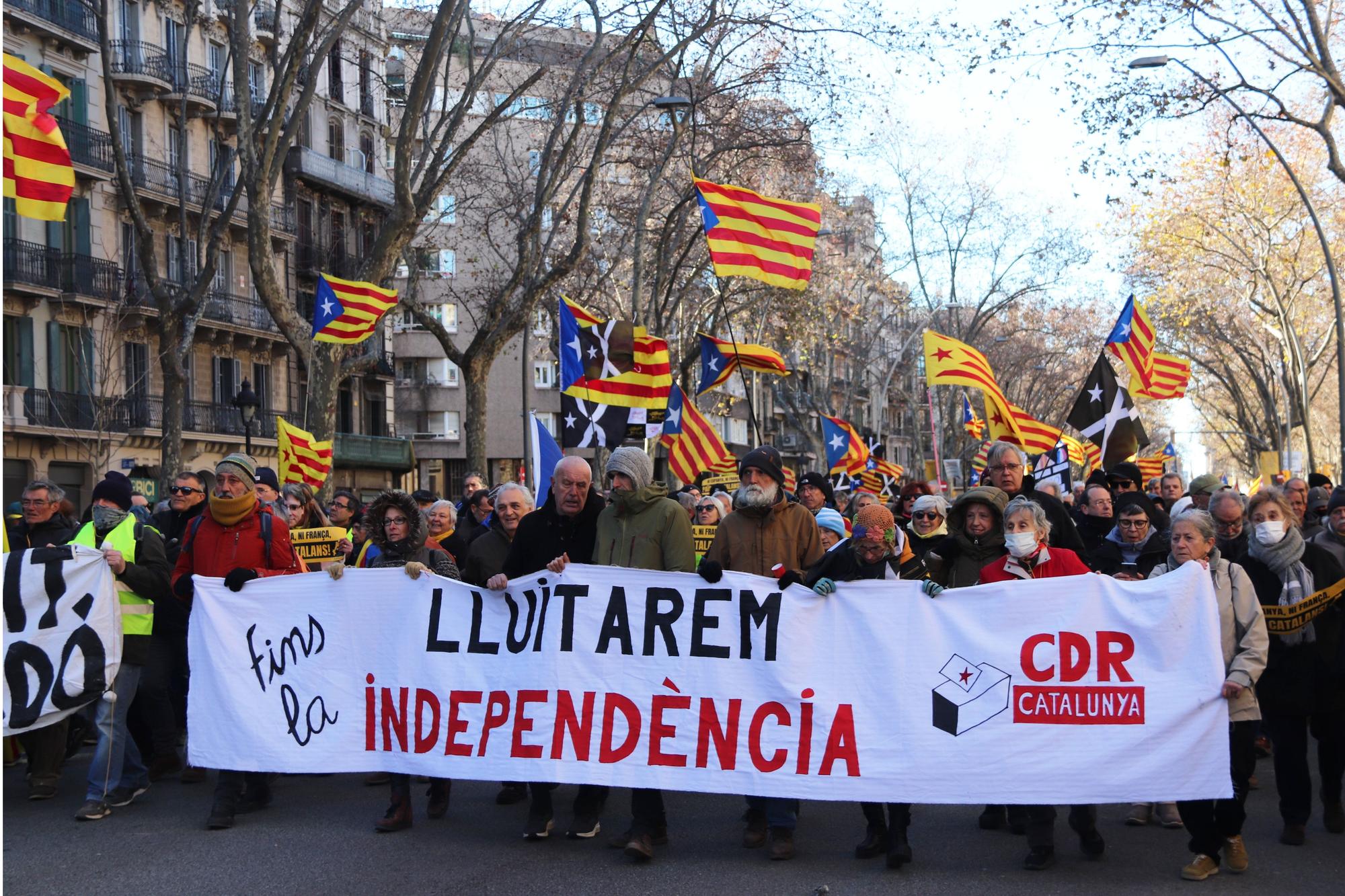 L'independentisme torna a sortir al carrer coincidint amb la cimera hispano-francesa