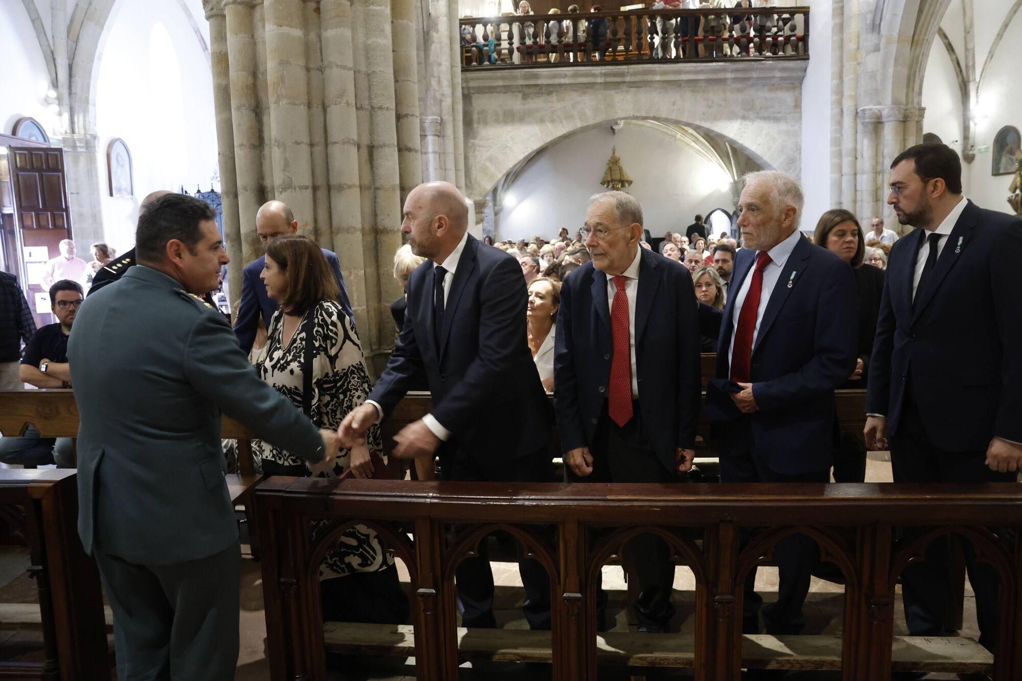Las imágenes del funeral de Antonio Trevín en la basílica de Llanes.