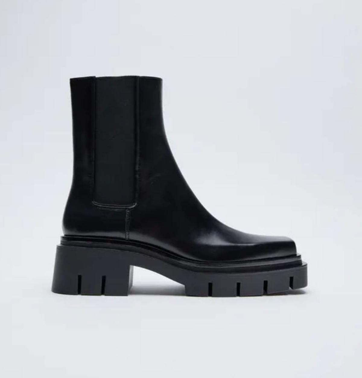 Botas track en color negro de Zara