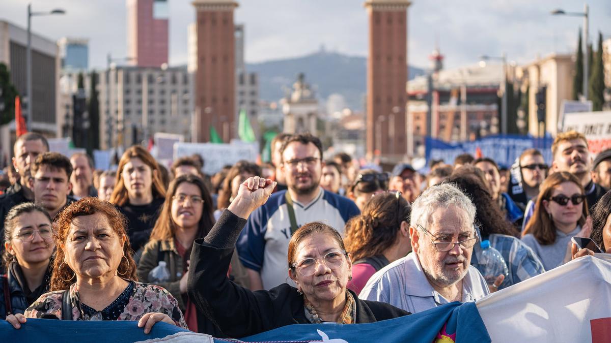 Manifestación masiva contra el precio abusivo de los alquileres y la ...