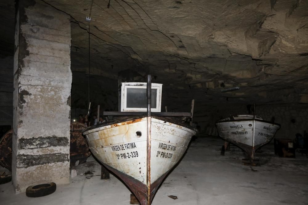 El Consell quiere recuperar las embarcaciones que se acumulan en las cuevas de Bellver