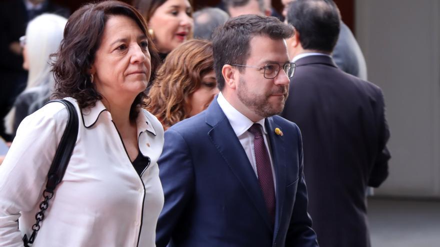 La presidenta del Parlament, Anna Erra, i el president de la Generalitat, Pere Aragonès, arriben al MWC
