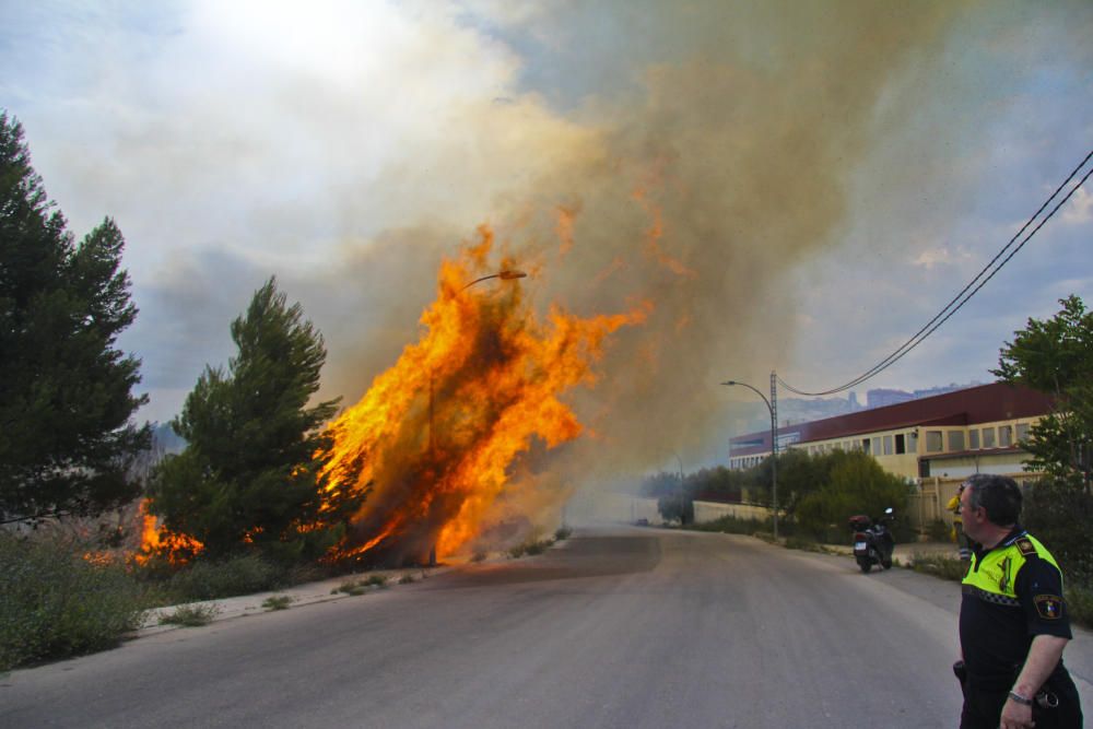 Un incendio pone en riesgo varias fábricas de Alco