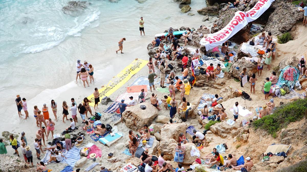Los mallorquines 'recuperan' el Caló des Moro