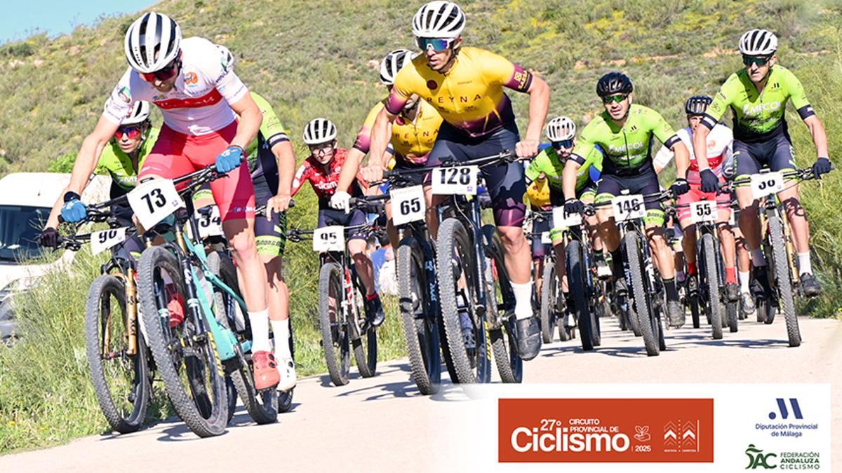 Ciclistas en uno de los tramos de la 27º edición del circuito provincial de ciclismo.