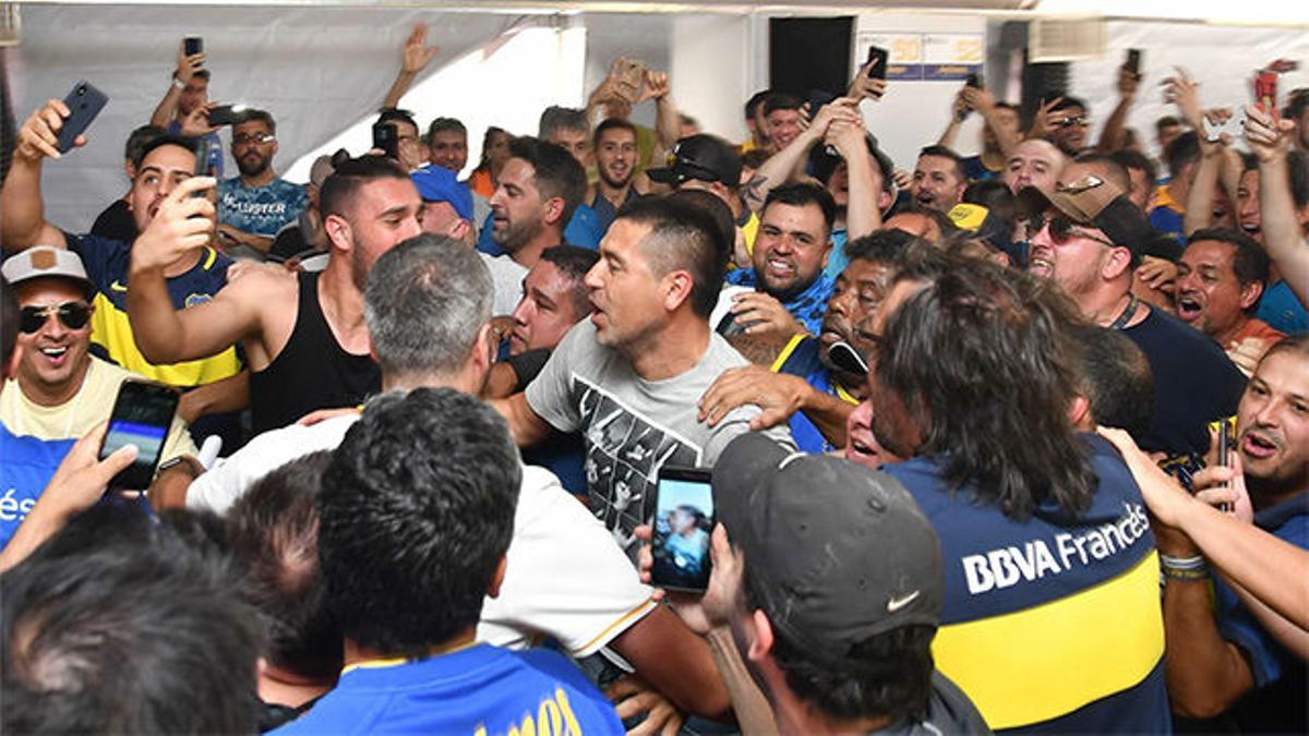 Riquelme no se corta al ir a votar: ¡enloquece junto con los aficionados de Boca!