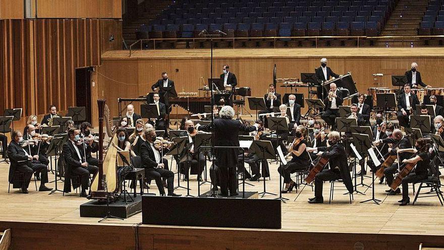 El arpa de Cristina Montes Mateo brilla con la OSPA en el Auditorio