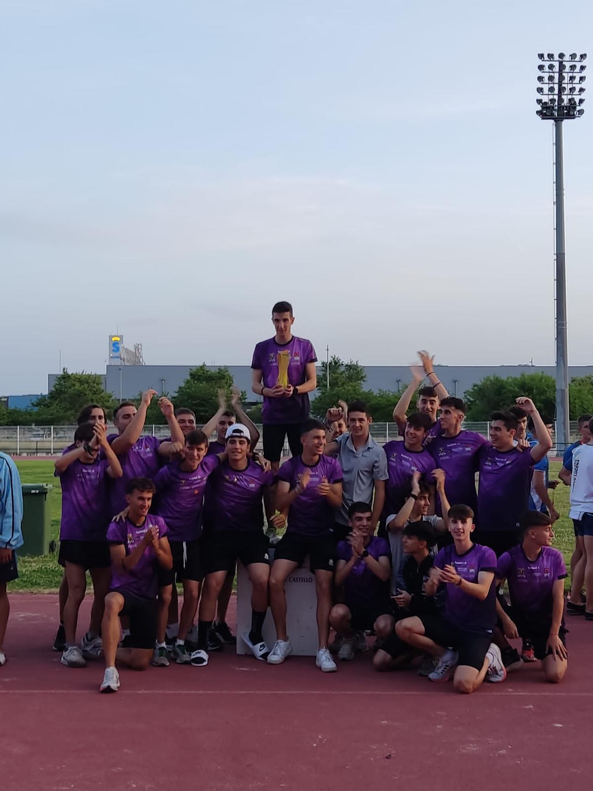 Los chicos vencieron, con121 puntos, en casa tras un gran campeonato.
