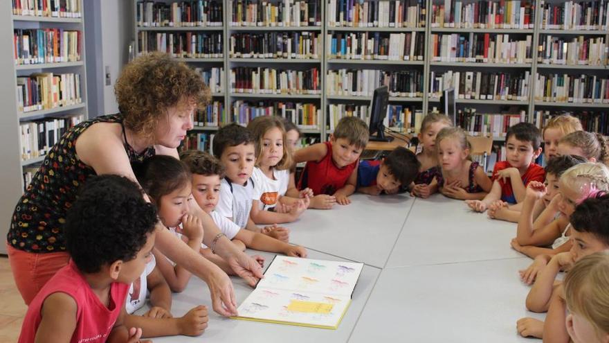 La biblioteca de Benitatxell recibe el premio María Moliner