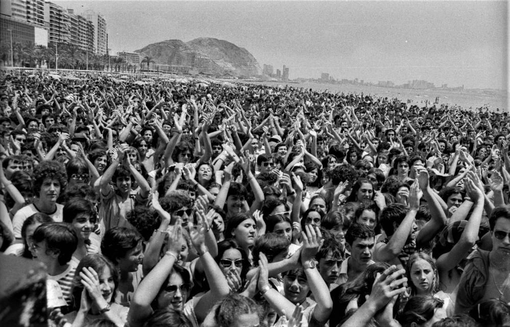 Concierto multitudinario de Mediterráneo en El Postiguet en 1981