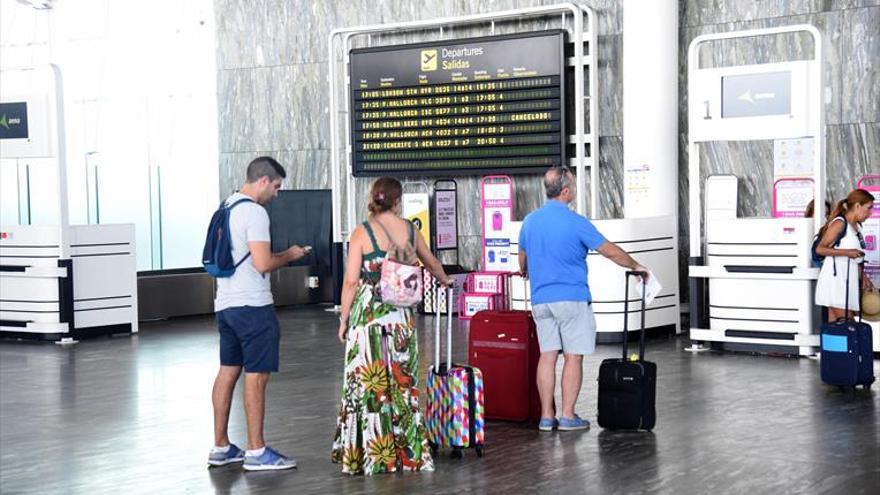 El aeropuerto de Zaragoza perdió más de 8.000 pasajeros en julio