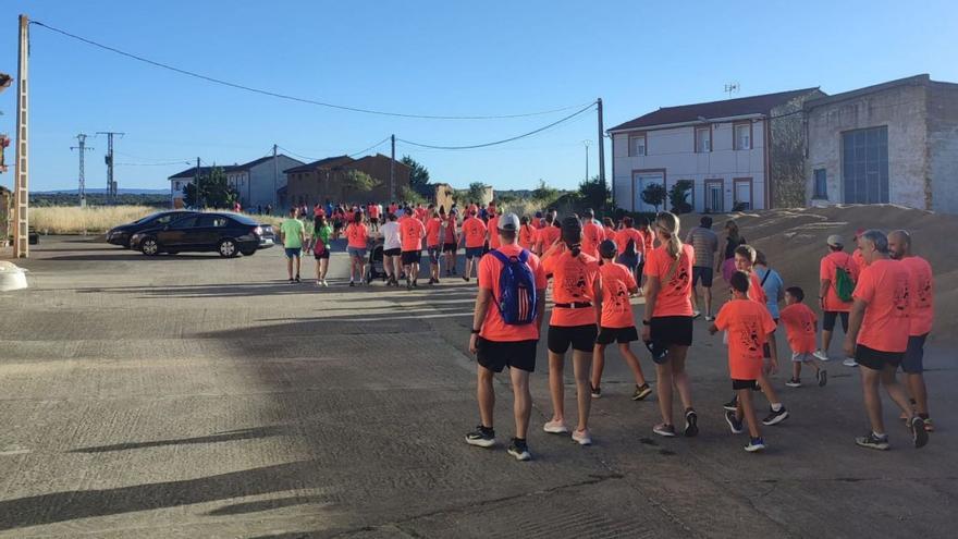 Algunos de los participantes en la II Marcha Solidaria a favor de la Asociación de Enfermedades Raras.