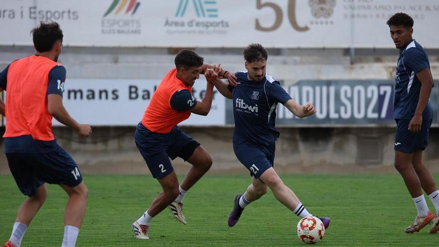 Pilotades: El Poblense quiere volver de Formentera como equipo de Segunda RFEF