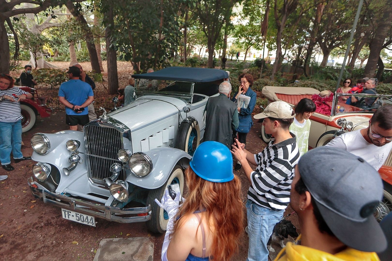 Exhibición de coches antiguos en el Carnaval de Santa Cruz de Tenerife