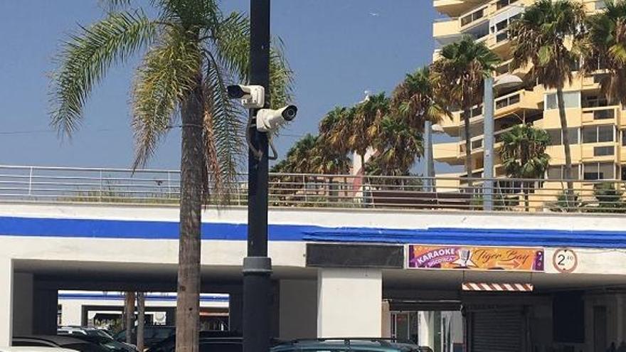 Cámaras de videovigilancia ubicadas en el aparcamiento del Puerto Deportivo Virgen del Carmen.