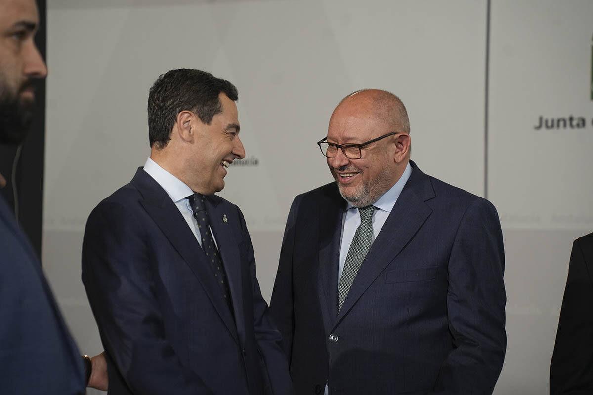 Córdoba Toma de posesión de Manuel Torralbo como rector de la UCO Universidad de su segundo mandato en Sevilla ante el presidente Juanma Moreno