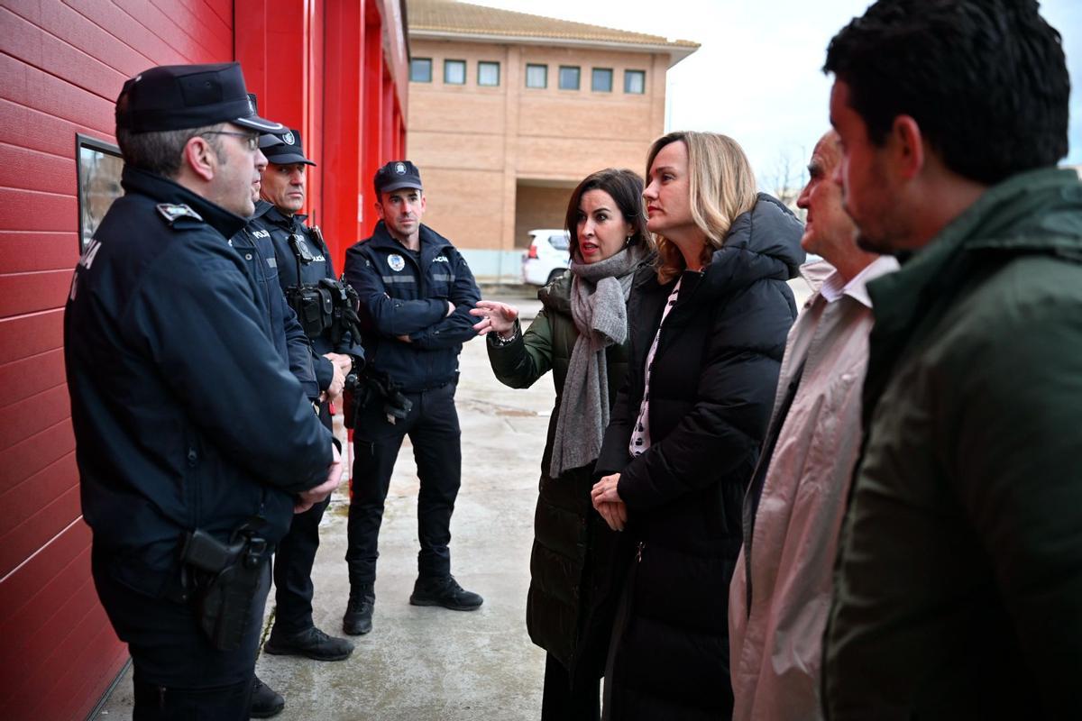 Pilar Alegría junto a Teresa Ladreo.