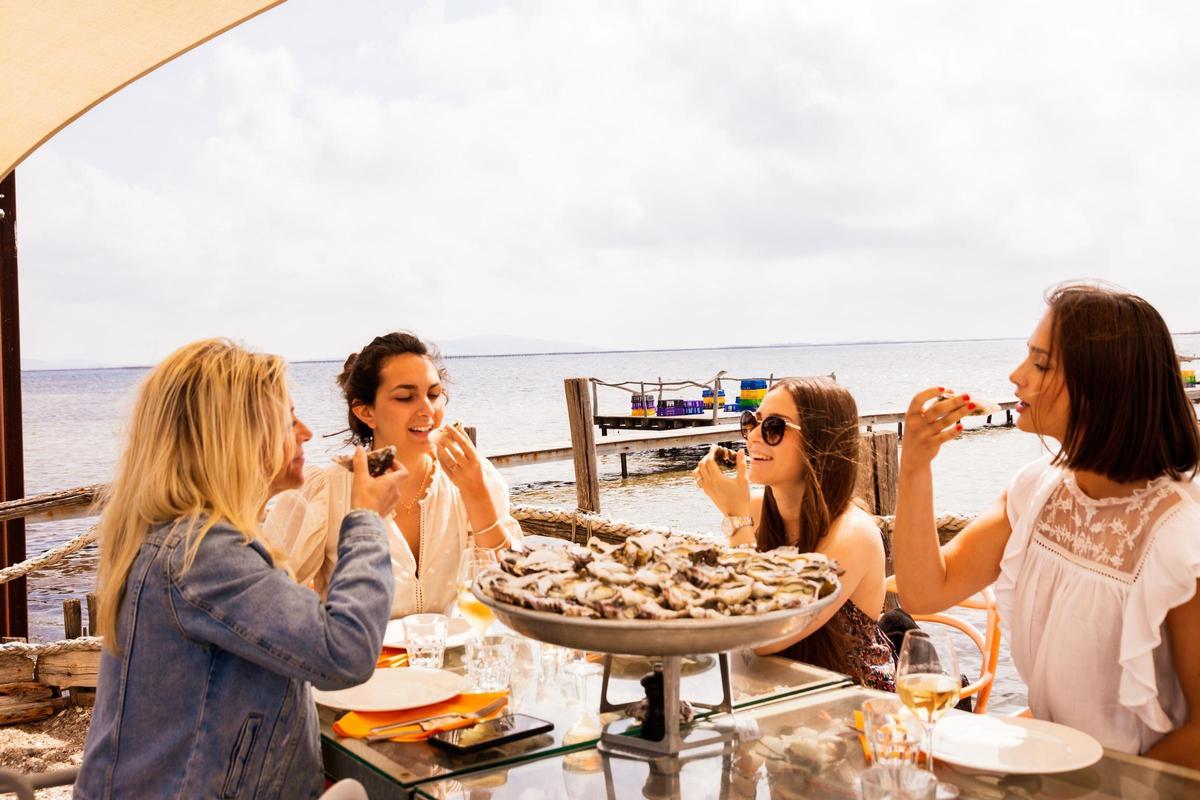 Vinos y ostras en la laguna de Thau