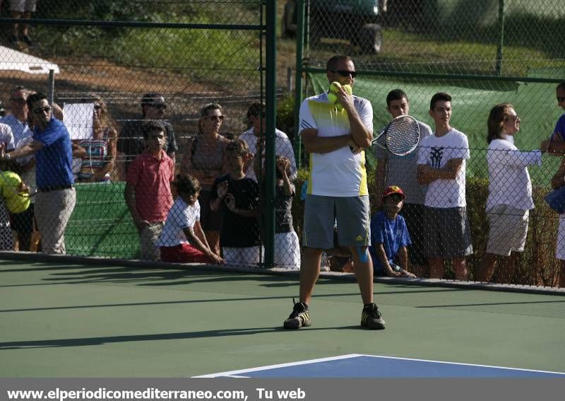 GALERÍA DE FOTOS- Bautista desata la locura peloteando con Ferrer en La Coma