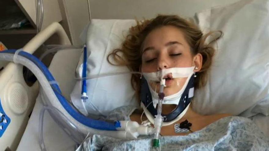 La imagen de una adolescente en coma tras sufrir una intoxicación etílica da la vuelta al mundo