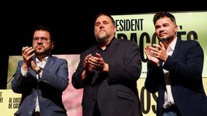 Pere Aragonès, Oriol Junqueras y Gabriel Rufián este martes en Santa Coloma.