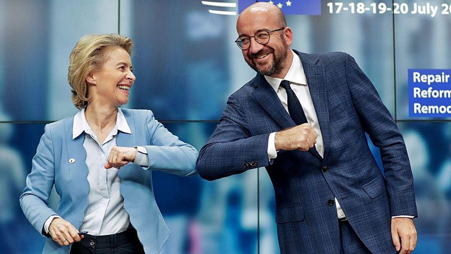 Ursula von der Leyen saluda el president del Consell, Charles Michel