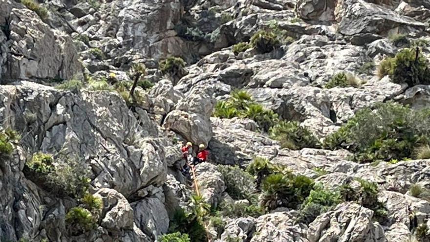 Rescatan a una mujer y su hija de 14 años enriscadas en la Serra del Cavall Bernat, en Pollença